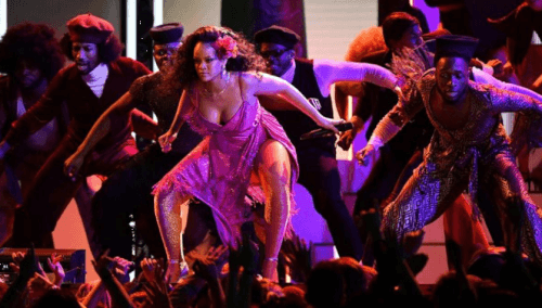 Rihanna do the gwara gwara dance