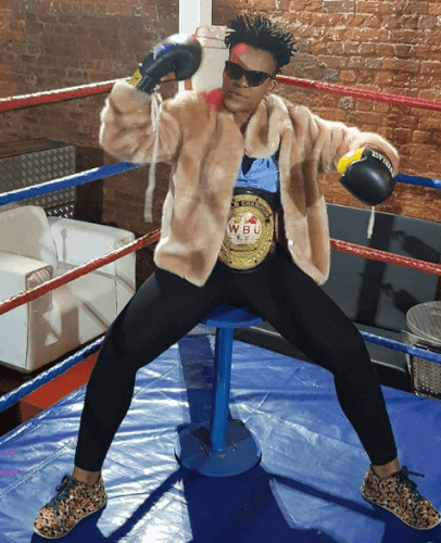 Zodwa Wabantu donates money