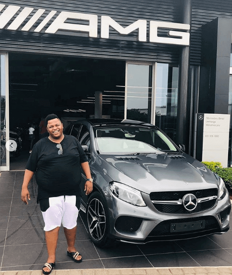 Dladla Mshunqisi buys a new car