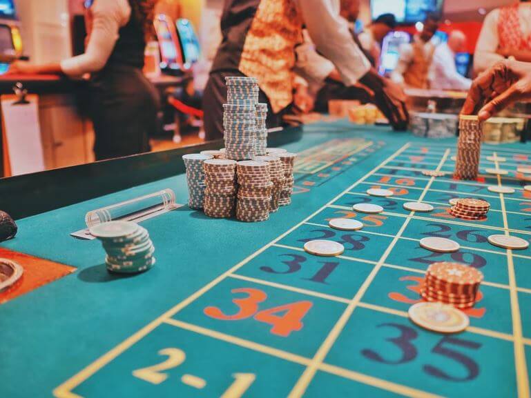 Advantages of a Live Dealer Casino