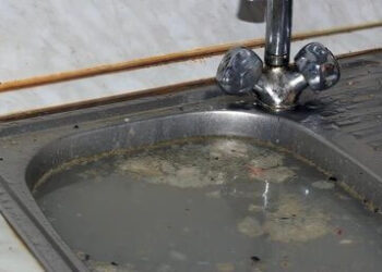 How to unclog a blocked drain using home products