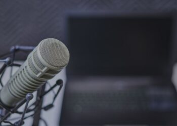 10 Podcasts To Listen To While Working