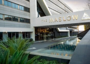 the-maslow-porte-cochere-water-fountain